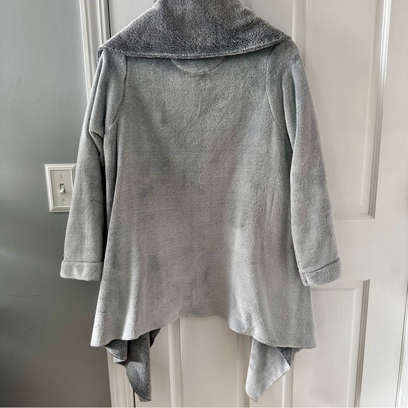 Le Chat Lingerie Ultra Soft Faux Fur Lounge Cardigan in Excellent Condition - Picture 4 of 11